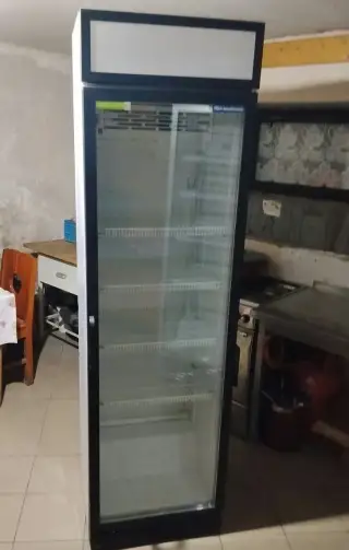 VELKU PROFESIONALNU GASTRO PRESKLENNU CHLADNIČKU
