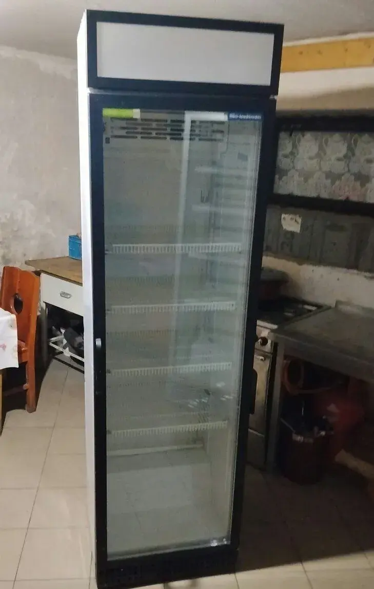 VELKU PROFESIONALNU GASTRO PRESKLENNU CHLADNIČKU