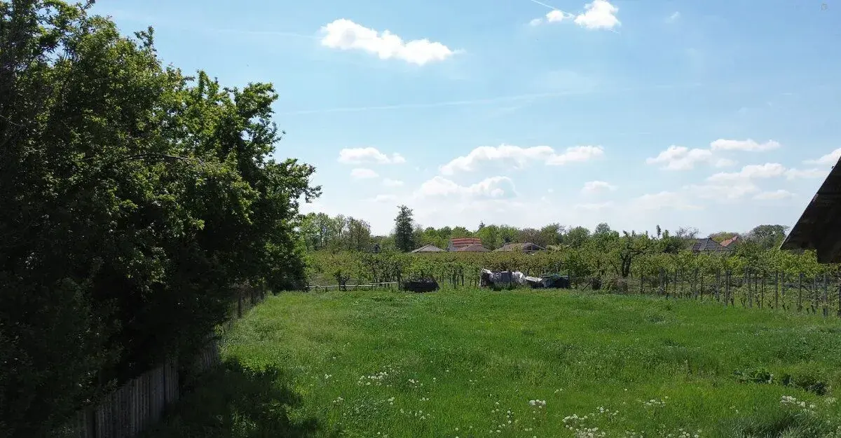 VÝNIMOČNÁ PRÍLEŽITOSŤ | Rozľahlý stavebný pozemok (11 árov)