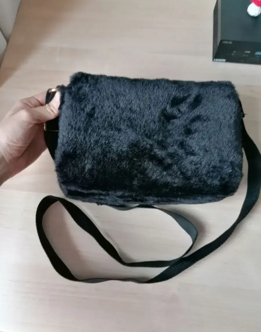 Malá huňatá taška / kabelka