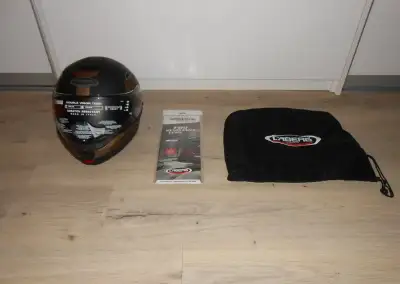 Krasnu novu vyklapaciu moto prilbu CABERG LEVO PROSPE
