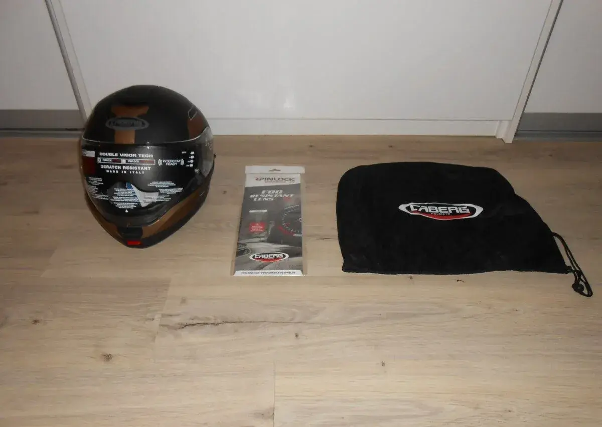Krasnu novu vyklapaciu moto prilbu CABERG LEVO PROSPE