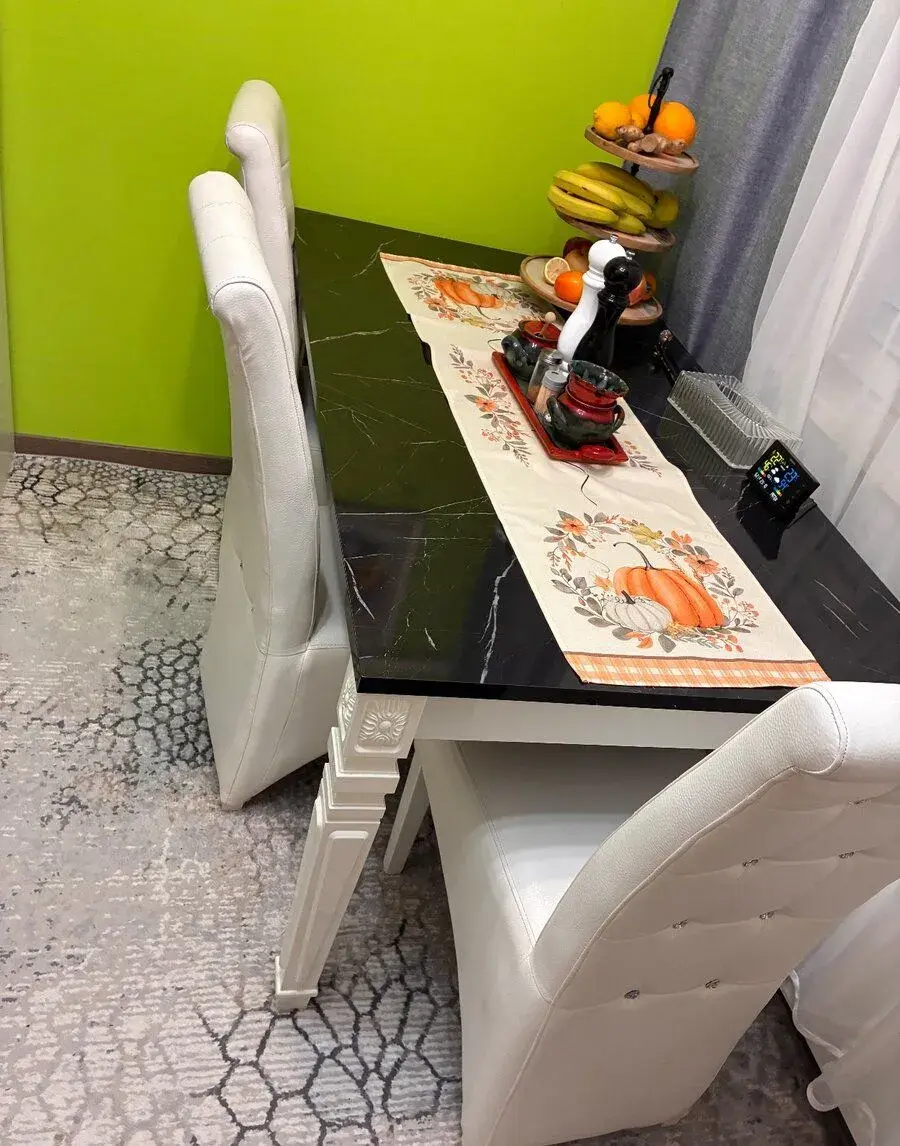 Jedálenský stôl a 3 stolicky
