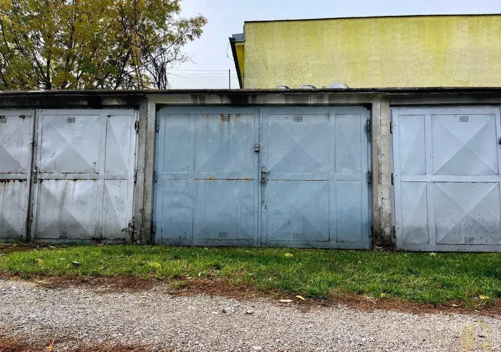 Na predaj garáž na Továrenskej ulici - SENICA