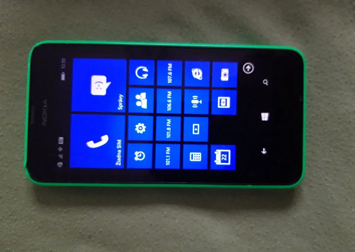 Mobilný telefón Nokia Lumia 630.