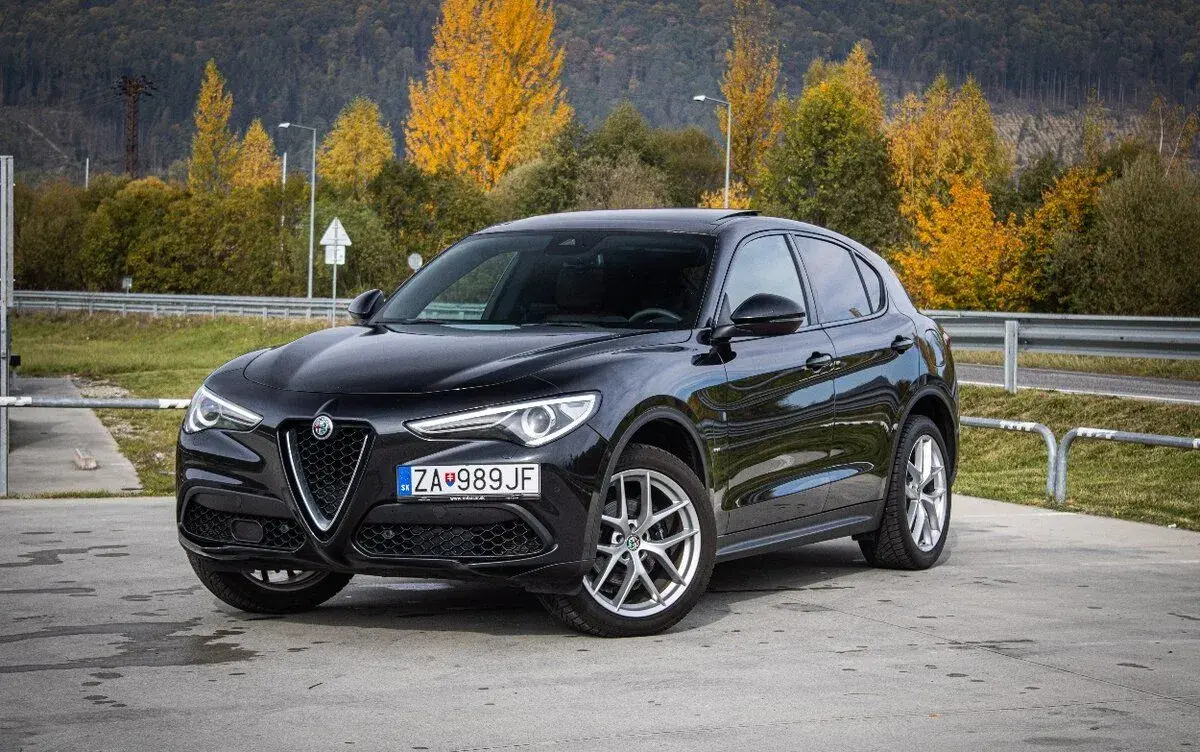Stelvio 2.0 280k First Edition Q4, Pano, Hnedá koža