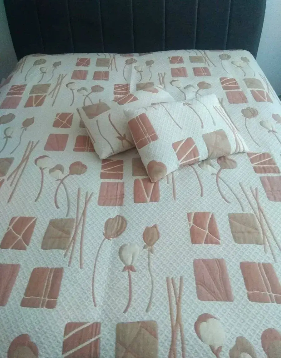Obojstranný prehoz na manželskú posteľ
