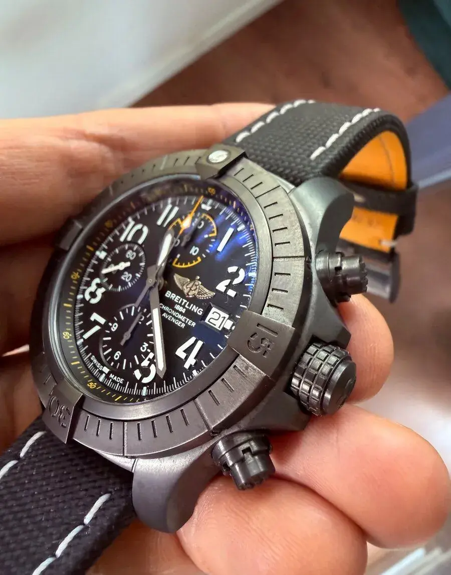 Breitling Avenger Chronograph 45 Night Mission – stav