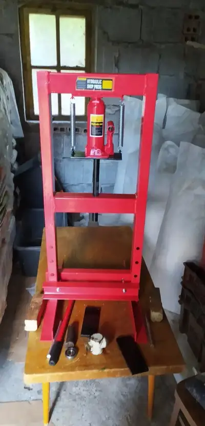 Ručný hydraulický lis