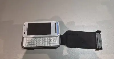 Funkcnu Nokiu C6-00 + obal