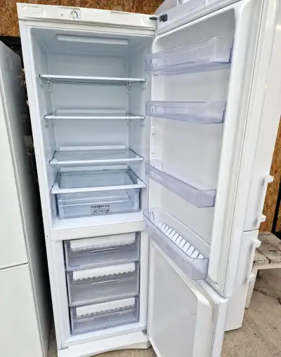 🔷️ Chladnička Indesit 187cm
