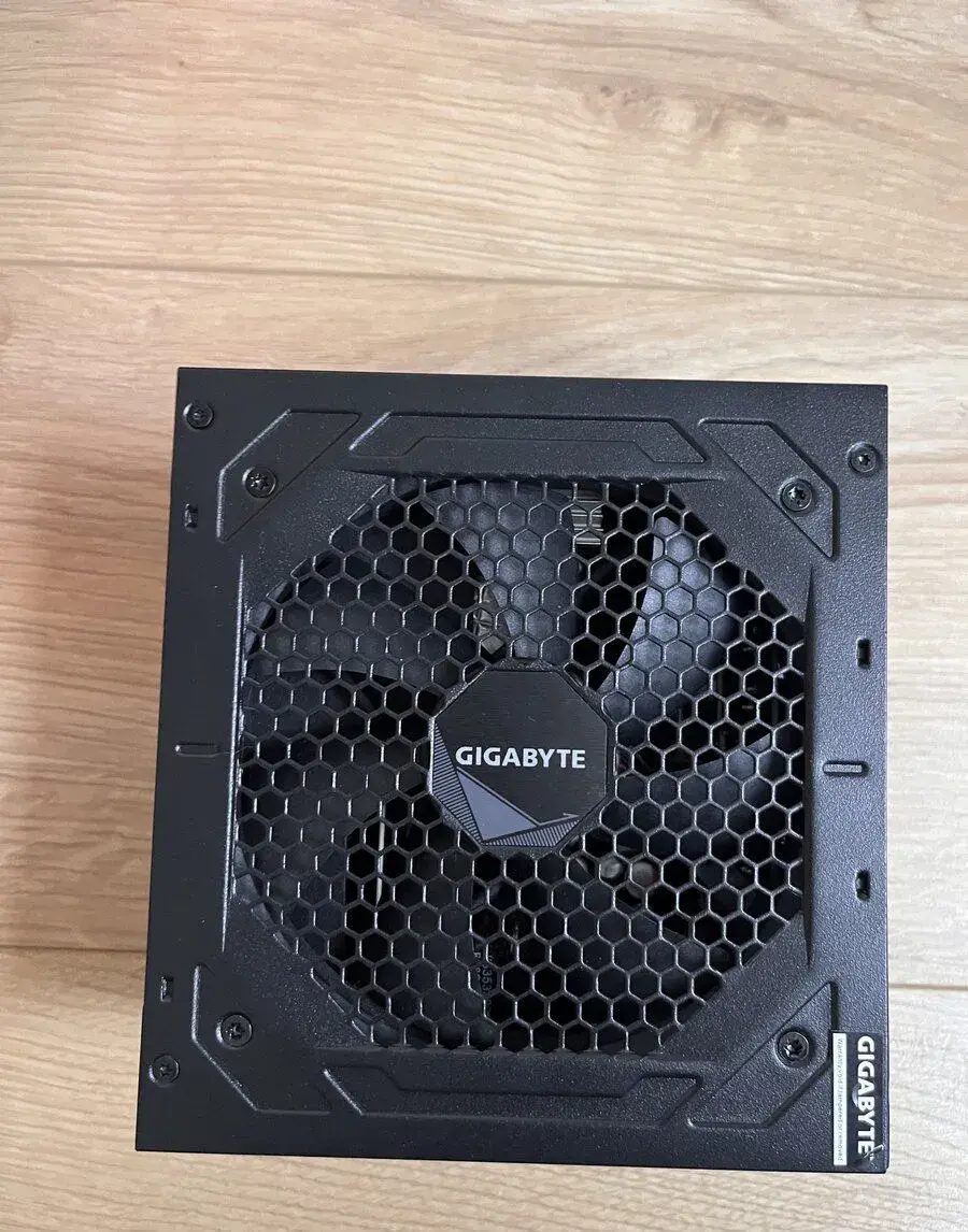 Zdroj Gigabyte 750W (UD750GM) GOLD Modularny