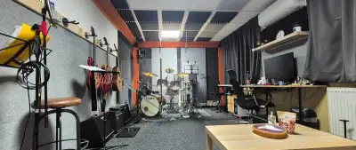 Bubeník hľadá skupinu