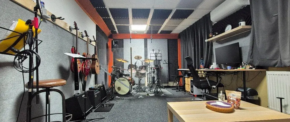 Bubeník hľadá skupinu