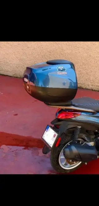 Kufor Piaggio 37 l s originál držiakom spolu