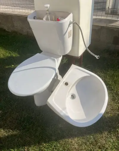 Wc toaleta spodny vyvod a k nemu umyvadlo