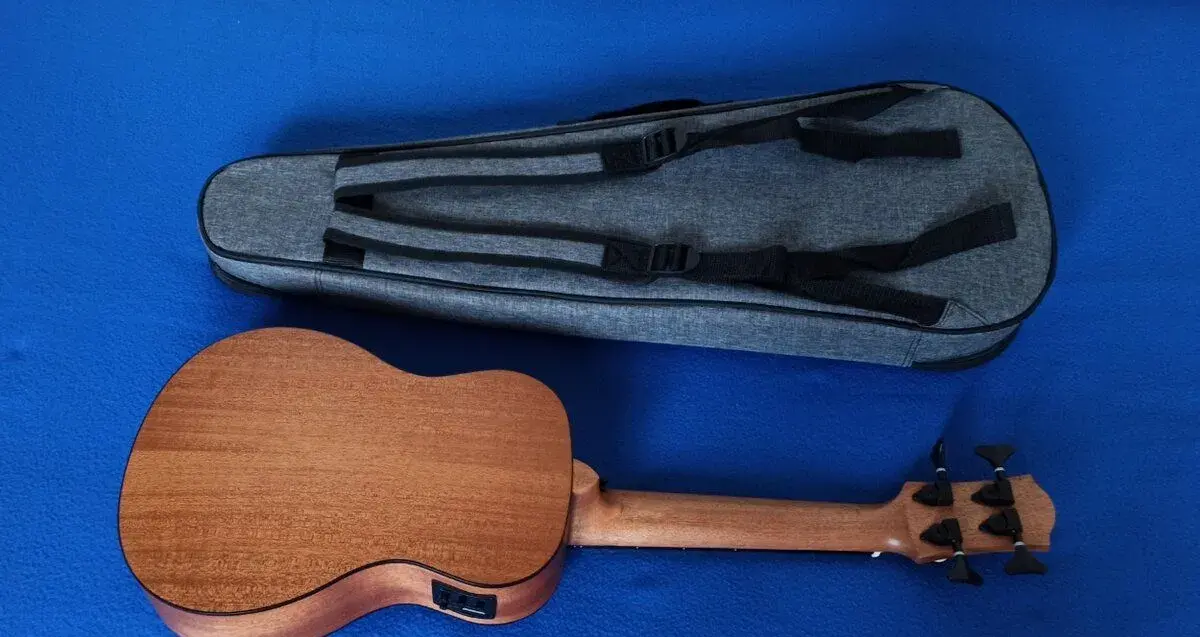 El.ak. BAS ukulele Cascha HH2175 + puzdro.