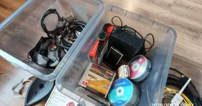 MC kazety, DVD, MiniDV kazety, vape, baterie.