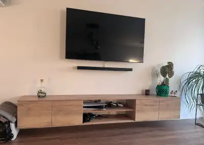 Stolík pod TV