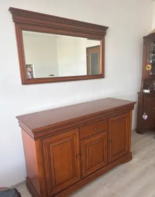 Komoda so zrkadlom