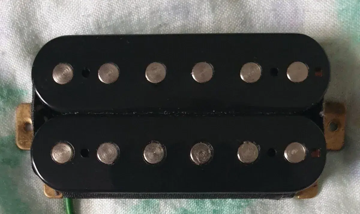 Prijemne hrajuci snimac/humbucker zo starej Squier gitary