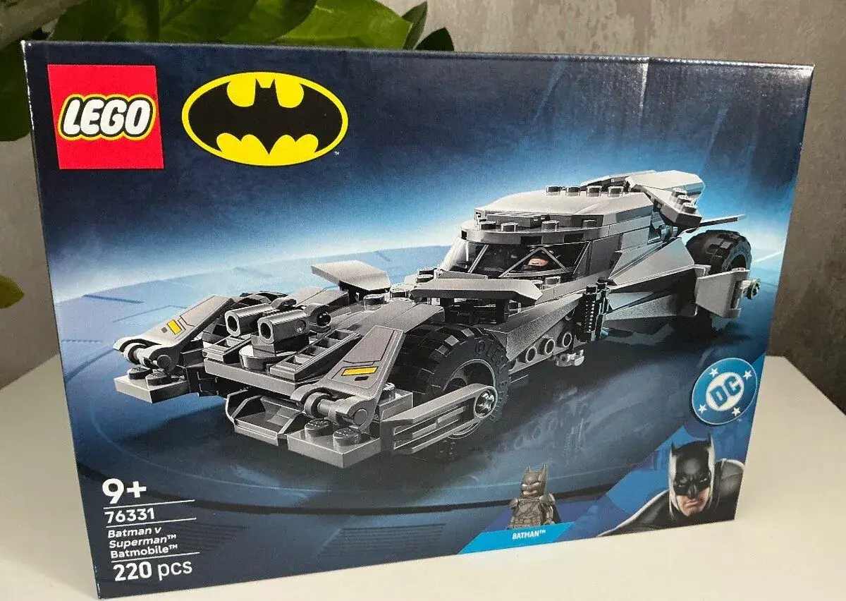 LEGO® Super Heroes 76332 Batman™ Batmobil - nové