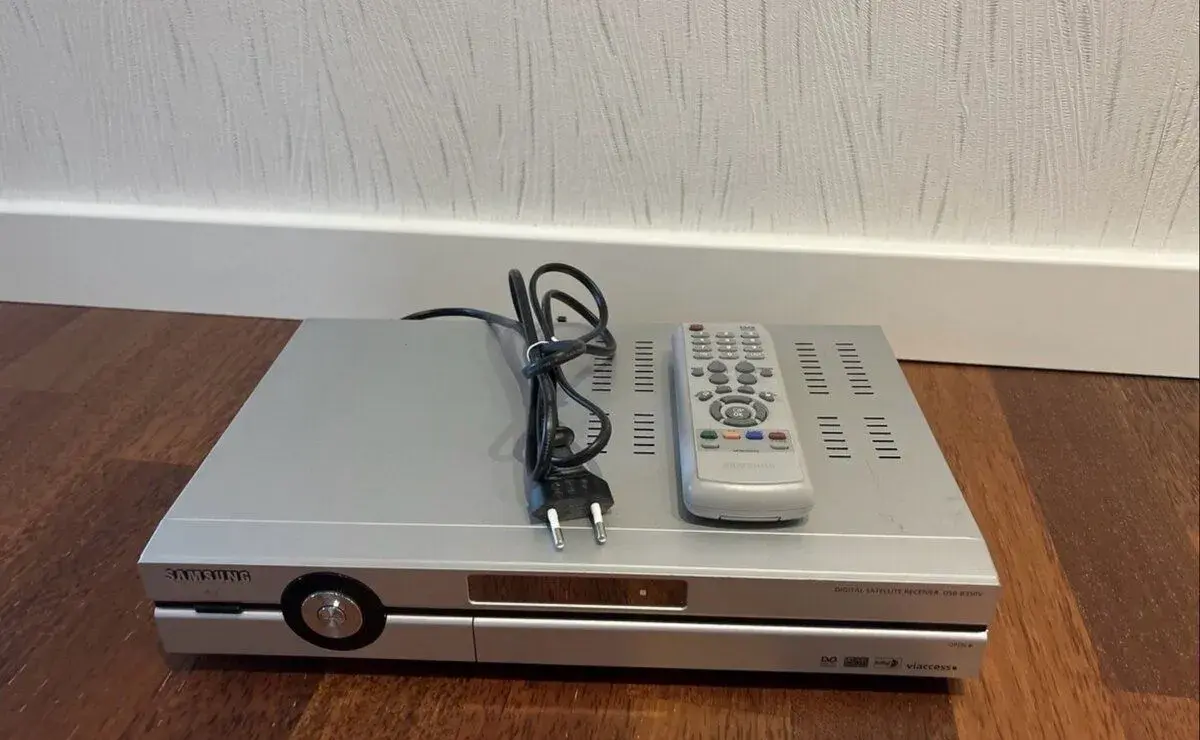 Digitálny satelitný prijímač Samsung DSB-B350V