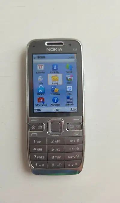 Nokia E52