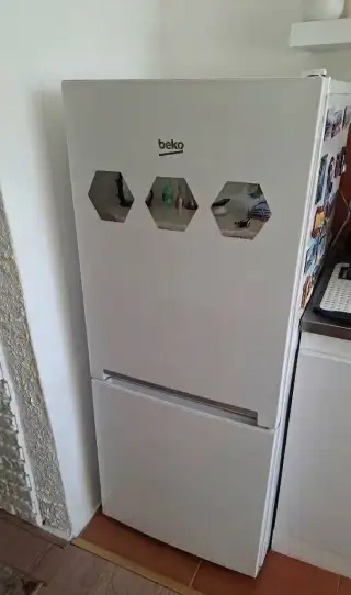 Beko RCSA210K20W chladnička