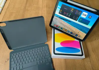 Apple iPad 10.9" (2022) Wi-Fi 64GB Silver + Klávesnica Epic