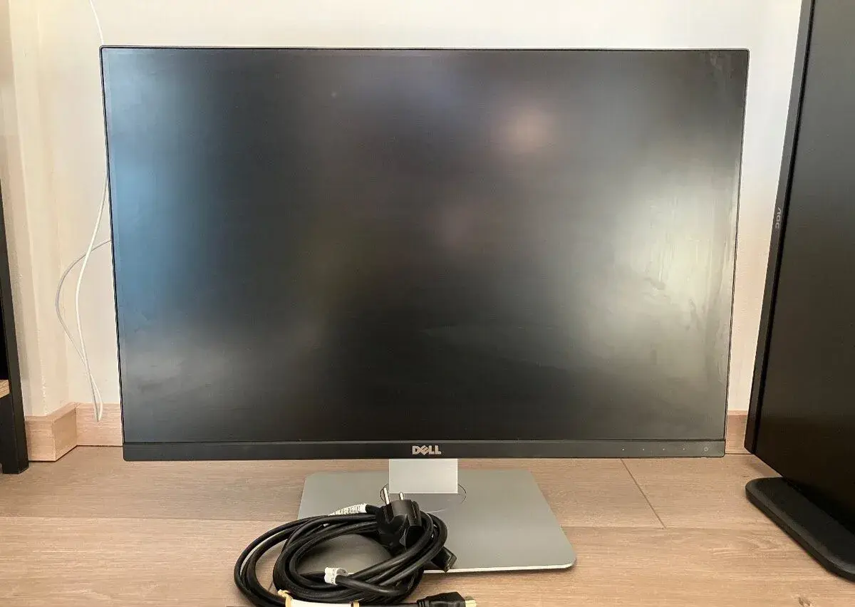 Dell UltraSharp U2415B – 24,1” IPS monitor, veľmi dobrý stav