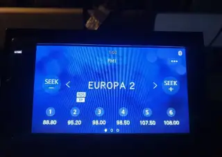 Nove radio SONY XAV-AX1000