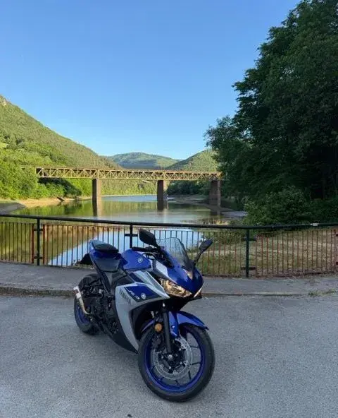 YZF-R3 321 cm³ | 2015 | 16 500 km | ABS | Nové pneu