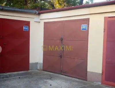 Garáž na ulici Uránová