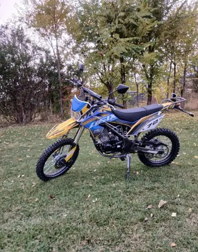 Cross motorku XB72 150 16/16 dvojmiestna