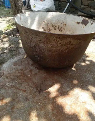 Veľký liatinový kotol značení TSN
