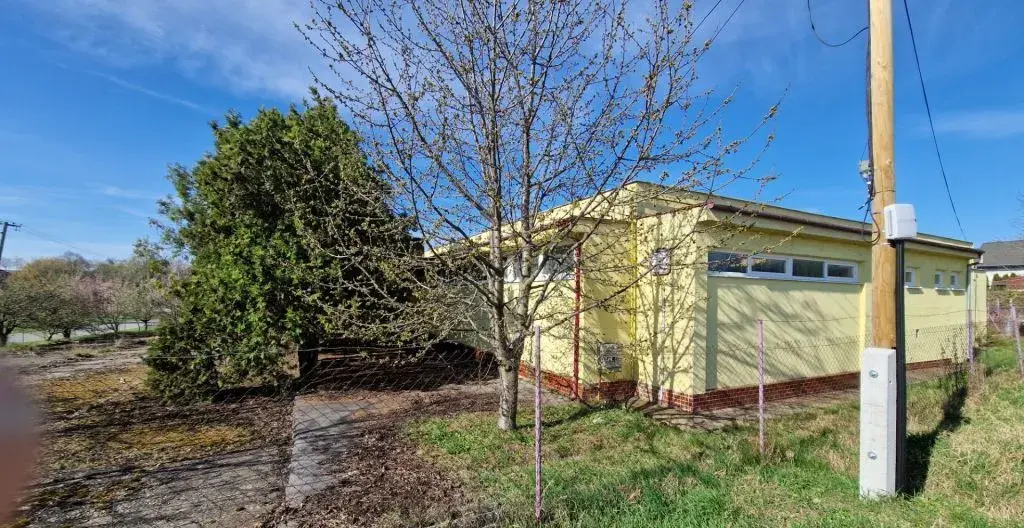 Na predaj priemyselný objekt Vinohrady nad Váhom 3800m2