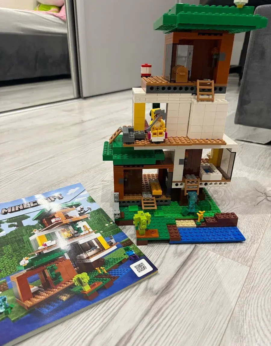 LEGO® Minecraft® 21174 Moderný domček na strome