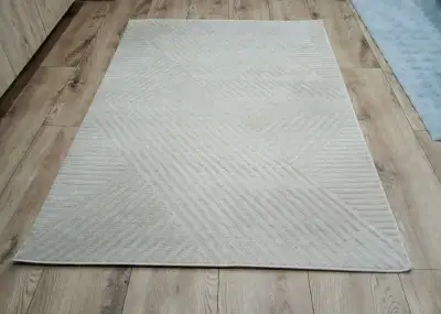 Krémový koberec 135x190 nízky vlas