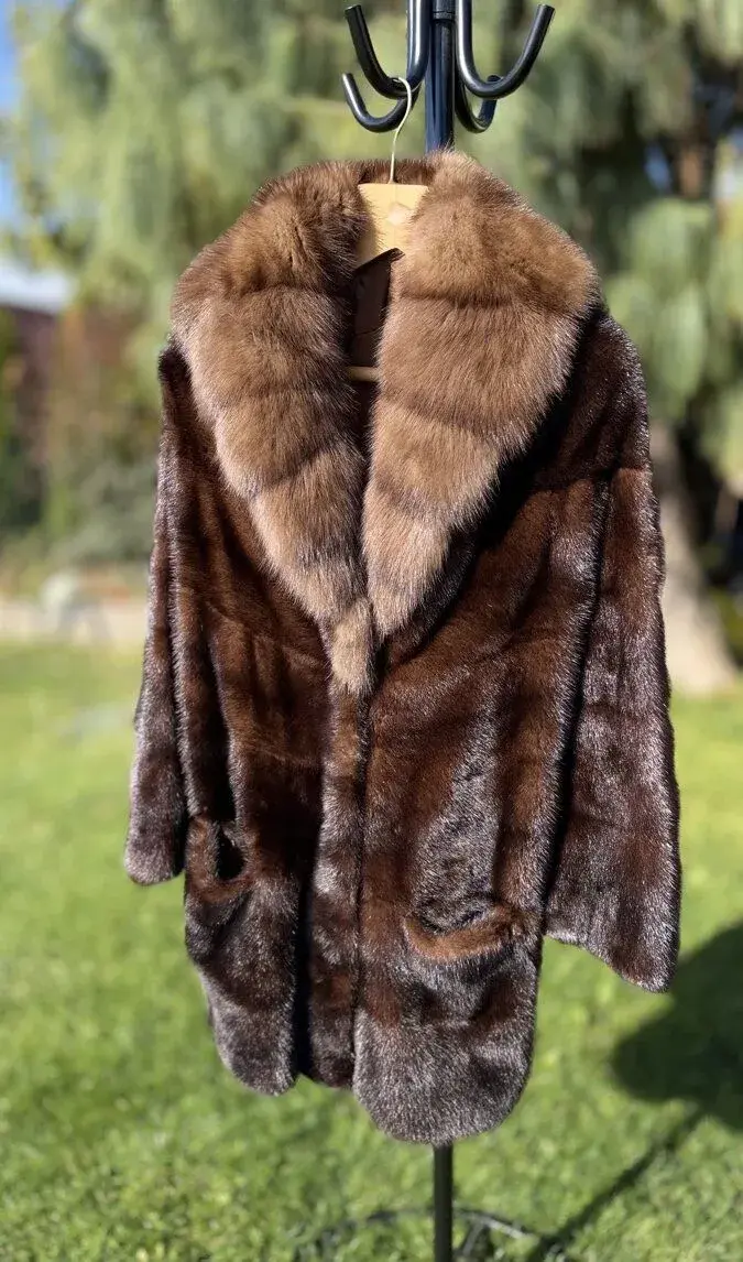 Luxusný norkový kožuch s sobolím golierom