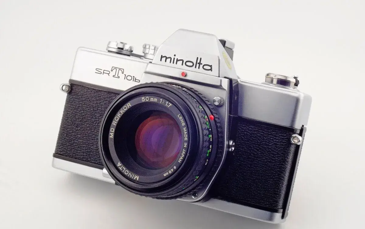 Minolta SRT101b + Rokkor 50mm f/1.7