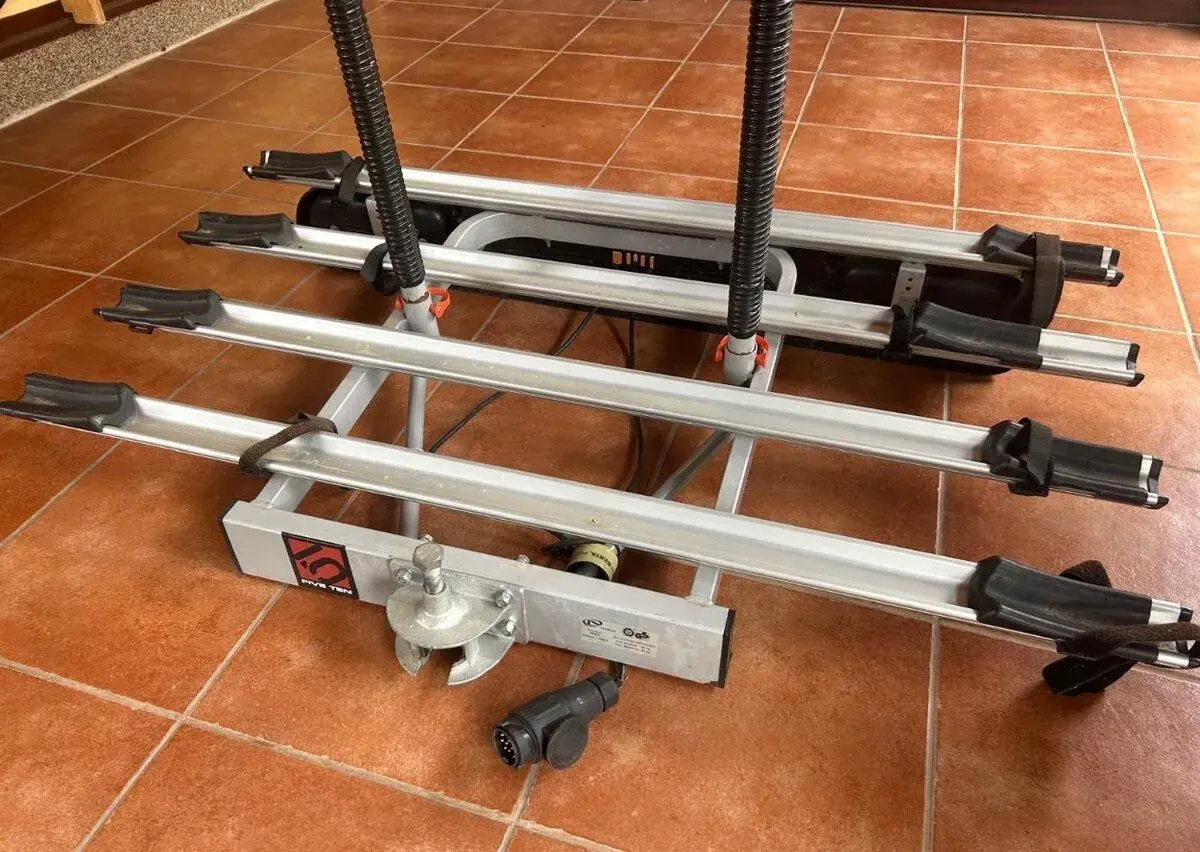 Nosic na bicykle na gulu