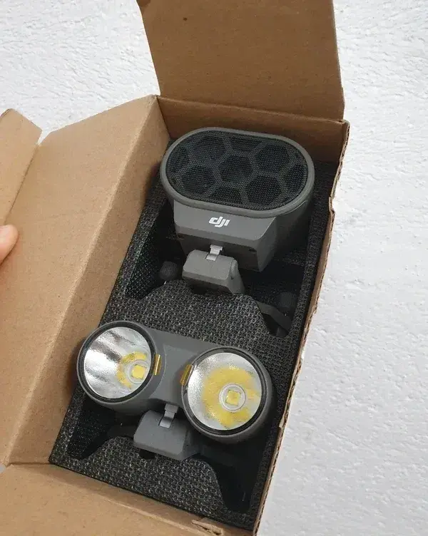 DJI Mavic 2 Enterprise Svetlo a Reproduktor