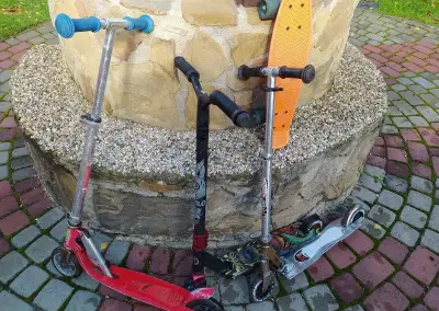 Kolobeżky a skateboard