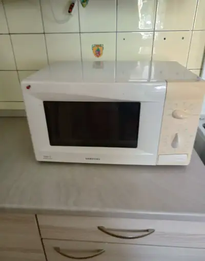 Plnefunkčná mikrovlnná rúra s jednoduchou obsluhou