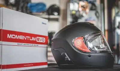 Sena Momentum Evo - motocyklová prilba s Mesh interkomom