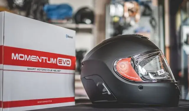 Sena Momentum Evo - motocyklová prilba s Mesh interkomom