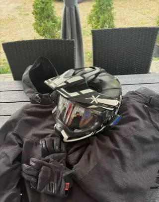 Kompletnú motorkársku výstroj