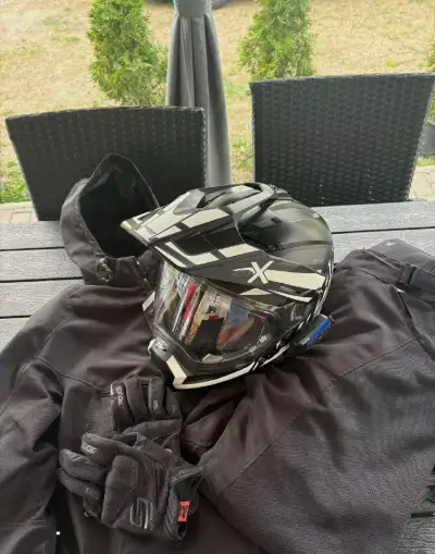 Kompletnú motorkársku výstroj