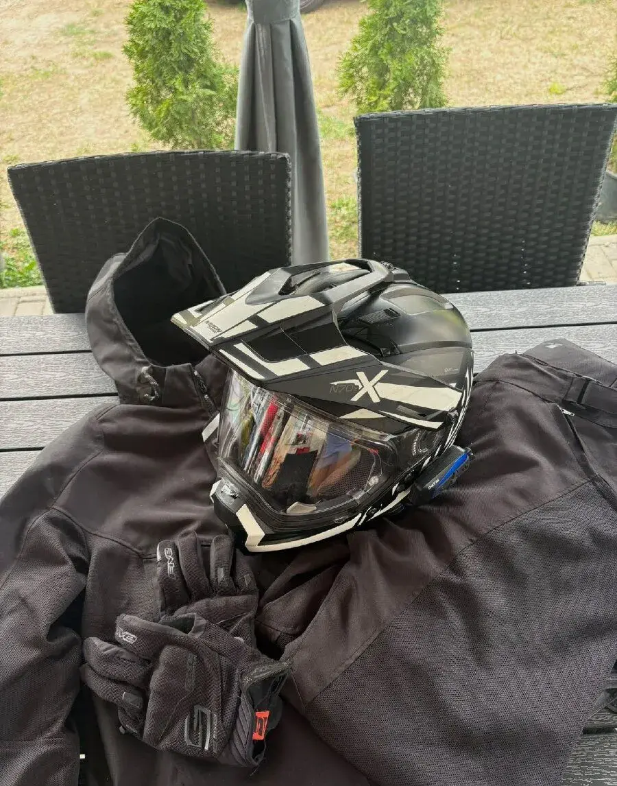 Kompletnú motorkársku výstroj